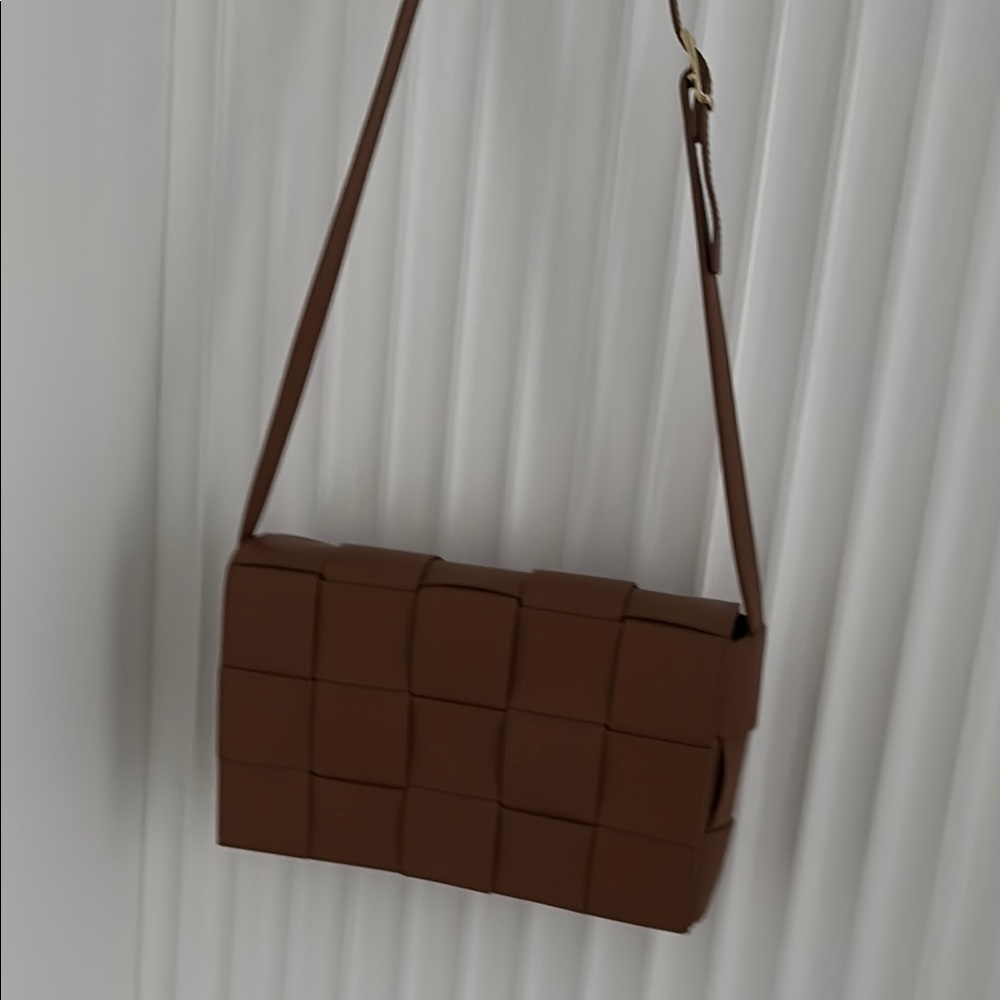 Elegant Brown Crossbody Bag